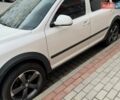 Белый Шкода Октавия Скаут, объемом двигателя 1.8 л и пробегом 225 тыс. км за 9299 $, фото 1 на Automoto.ua