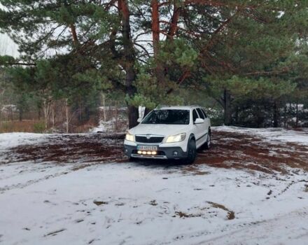 Белый Шкода Октавия Скаут, объемом двигателя 2 л и пробегом 257 тыс. км за 11750 $, фото 6 на Automoto.ua