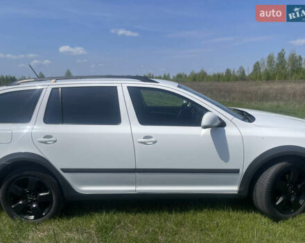 Белый Шкода Октавия Скаут, объемом двигателя 2 л и пробегом 304 тыс. км за 10100 $, фото 3 на Automoto.ua