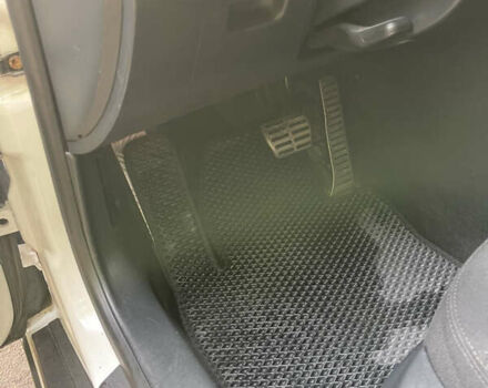 Белый Шкода Октавия Скаут, объемом двигателя 2 л и пробегом 304 тыс. км за 10100 $, фото 23 на Automoto.ua