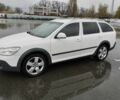 Белый Шкода Октавия Скаут, объемом двигателя 2 л и пробегом 258 тыс. км за 10200 $, фото 1 на Automoto.ua