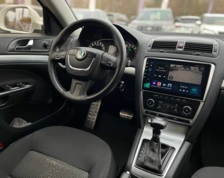 Белый Шкода Октавия Скаут, объемом двигателя 2 л и пробегом 283 тыс. км за 11600 $, фото 18 на Automoto.ua