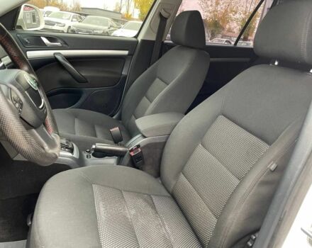 Белый Шкода Октавия Скаут, объемом двигателя 2 л и пробегом 283 тыс. км за 11600 $, фото 16 на Automoto.ua