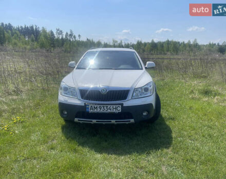 Белый Шкода Октавия Скаут, объемом двигателя 2 л и пробегом 304 тыс. км за 10100 $, фото 7 на Automoto.ua