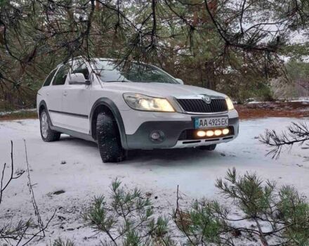 Белый Шкода Октавия Скаут, объемом двигателя 2 л и пробегом 257 тыс. км за 11750 $, фото 11 на Automoto.ua