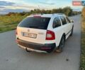 Білий Шкода Octavia Scout, об'ємом двигуна 2 л та пробігом 260 тис. км за 11000 $, фото 2 на Automoto.ua