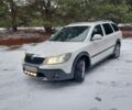 Белый Шкода Октавия Скаут, объемом двигателя 2 л и пробегом 257 тыс. км за 11750 $, фото 13 на Automoto.ua