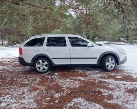 Белый Шкода Октавия Скаут, объемом двигателя 2 л и пробегом 257 тыс. км за 11750 $, фото 4 на Automoto.ua