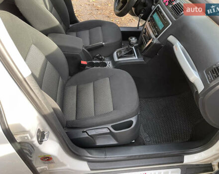 Белый Шкода Октавия Скаут, объемом двигателя 2 л и пробегом 304 тыс. км за 10100 $, фото 29 на Automoto.ua