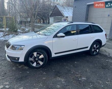 Білий Шкода Octavia Scout, об'ємом двигуна 2 л та пробігом 307 тис. км за 13700 $, фото 21 на Automoto.ua