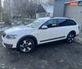 Білий Шкода Octavia Scout, об'ємом двигуна 2 л та пробігом 307 тис. км за 13700 $, фото 21 на Automoto.ua