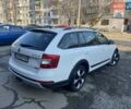 Білий Шкода Octavia Scout, об'ємом двигуна 2 л та пробігом 307 тис. км за 13700 $, фото 25 на Automoto.ua