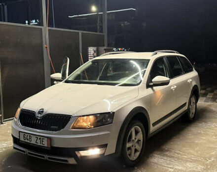 Белый Шкода Октавия Скаут, объемом двигателя 2 л и пробегом 255 тыс. км за 11900 $, фото 4 на Automoto.ua