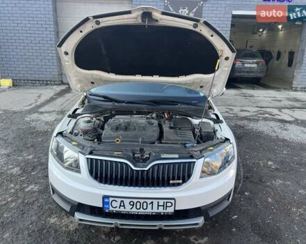 Білий Шкода Octavia Scout, об'ємом двигуна 2 л та пробігом 307 тис. км за 13700 $, фото 17 на Automoto.ua