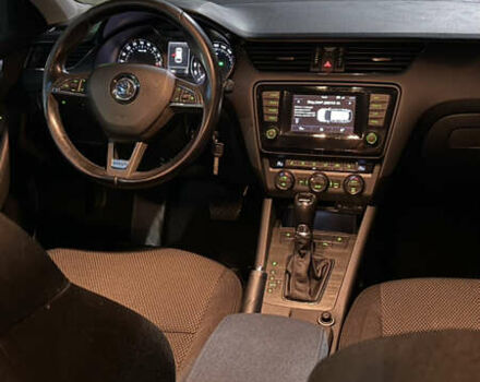 Белый Шкода Октавия Скаут, объемом двигателя 2 л и пробегом 255 тыс. км за 11900 $, фото 18 на Automoto.ua