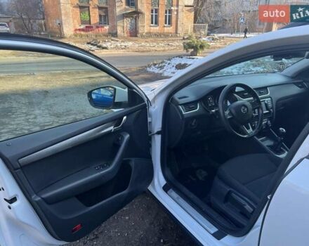 Білий Шкода Octavia Scout, об'ємом двигуна 2 л та пробігом 307 тис. км за 13700 $, фото 16 на Automoto.ua