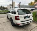 Шкода Октавия Скаут 2014 в Черновцах на Automoto.ua Белый Шкода Октавия Скаут, объемом двигателя 0 л и пробегом 275 тыс. км за 13700 $, фото 3 на Automoto.ua