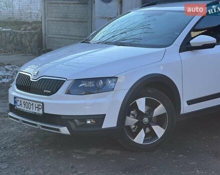 Білий Шкода Octavia Scout, об'ємом двигуна 2 л та пробігом 307 тис. км за 13700 $, фото 22 на Automoto.ua