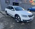 Білий Шкода Octavia Scout, об'ємом двигуна 2 л та пробігом 307 тис. км за 13700 $, фото 20 на Automoto.ua