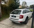 Шкода Октавия Скаут 2014 в Черновцах на Automoto.ua Белый Шкода Октавия Скаут, объемом двигателя 0 л и пробегом 275 тыс. км за 13700 $, фото 4 на Automoto.ua