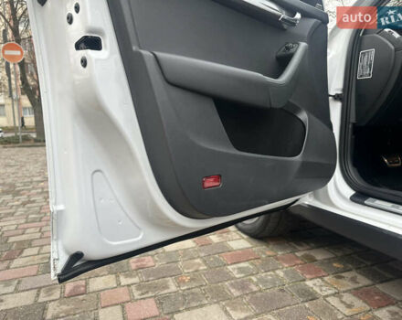 Білий Шкода Octavia Scout, об'ємом двигуна 2 л та пробігом 203 тис. км за 14995 $, фото 35 на Automoto.ua