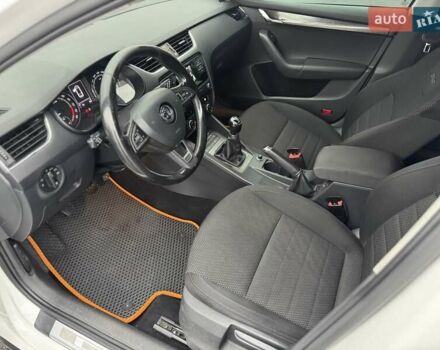 Білий Шкода Octavia Scout, об'ємом двигуна 2 л та пробігом 280 тис. км за 13499 $, фото 21 на Automoto.ua