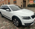 Білий Шкода Octavia Scout, об'ємом двигуна 2 л та пробігом 203 тис. км за 14995 $, фото 3 на Automoto.ua