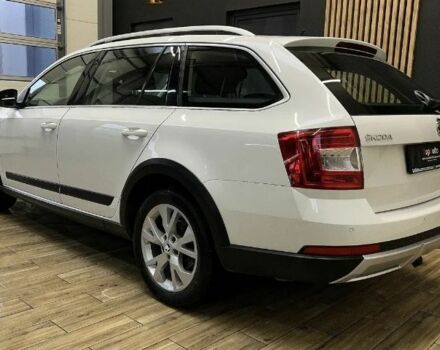 Белый Шкода Октавия Скаут, объемом двигателя 2 л и пробегом 279 тыс. км за 11000 $, фото 6 на Automoto.ua