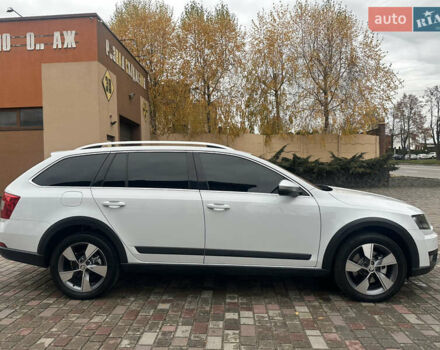 Білий Шкода Octavia Scout, об'ємом двигуна 2 л та пробігом 203 тис. км за 14995 $, фото 5 на Automoto.ua