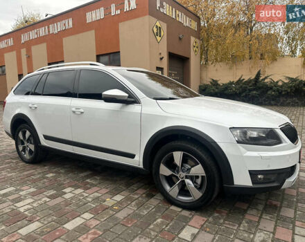 Білий Шкода Octavia Scout, об'ємом двигуна 2 л та пробігом 203 тис. км за 14995 $, фото 4 на Automoto.ua