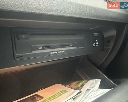 Білий Шкода Octavia Scout, об'ємом двигуна 2 л та пробігом 203 тис. км за 14995 $, фото 88 на Automoto.ua