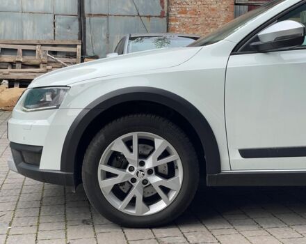 Білий Шкода Octavia Scout, об'ємом двигуна 2 л та пробігом 151 тис. км за 14990 $, фото 7 на Automoto.ua