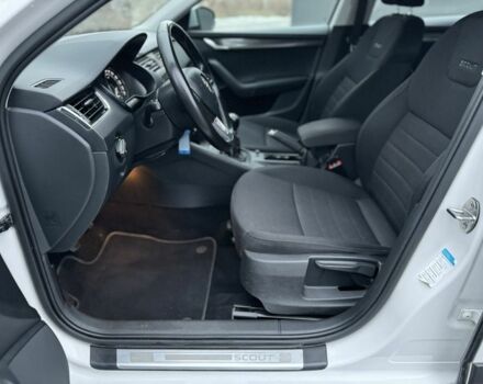 Белый Шкода Октавия Скаут, объемом двигателя 2 л и пробегом 278 тыс. км за 12500 $, фото 5 на Automoto.ua