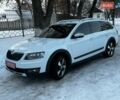Белый Шкода Октавия Скаут, объемом двигателя 2 л и пробегом 232 тыс. км за 16000 $, фото 1 на Automoto.ua