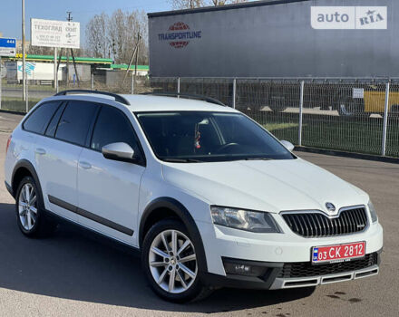 Білий Шкода Octavia Scout, об'ємом двигуна 2 л та пробігом 266 тис. км за 13400 $, фото 7 на Automoto.ua