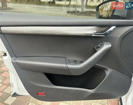 Білий Шкода Octavia Scout, об'ємом двигуна 2 л та пробігом 203 тис. км за 14995 $, фото 31 на Automoto.ua