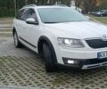 Шкода Октавия Скаут 2015 в Харькове на Automoto.ua Белый Шкода Октавия Скаут, объемом двигателя 1.97 л и пробегом 269 тыс. км за 13699 $, фото 1 на Automoto.ua