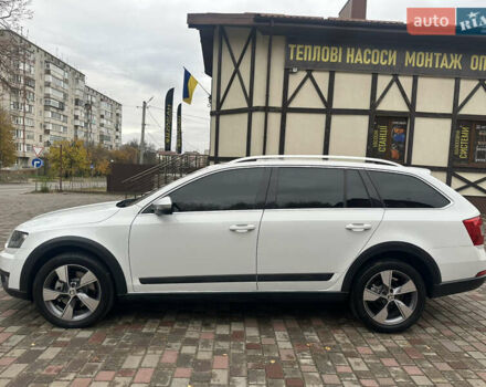 Білий Шкода Octavia Scout, об'ємом двигуна 2 л та пробігом 203 тис. км за 14995 $, фото 1 на Automoto.ua