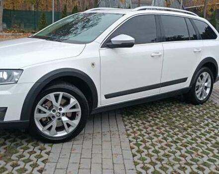 Шкода Октавия Скаут 2015 в Харькове на Automoto.ua Белый Шкода Октавия Скаут, объемом двигателя 1.97 л и пробегом 269 тыс. км за 13699 $, фото 9 на Automoto.ua