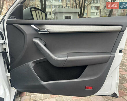 Білий Шкода Octavia Scout, об'ємом двигуна 2 л та пробігом 203 тис. км за 14995 $, фото 54 на Automoto.ua