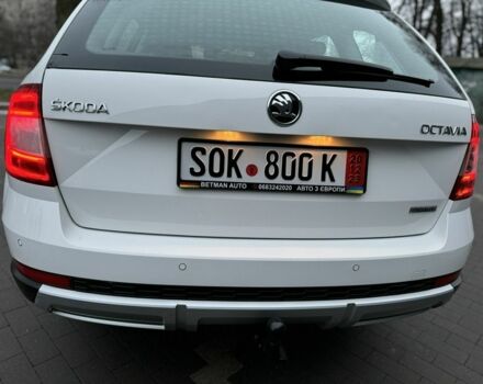 Белый Шкода Октавия Скаут, объемом двигателя 2 л и пробегом 278 тыс. км за 12500 $, фото 4 на Automoto.ua