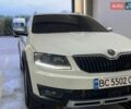 Белый Шкода Октавия Скаут, объемом двигателя 2 л и пробегом 216 тыс. км за 15300 $, фото 1 на Automoto.ua