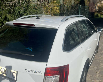 Белый Шкода Октавия Скаут, объемом двигателя 2 л и пробегом 288 тыс. км за 14000 $, фото 6 на Automoto.ua