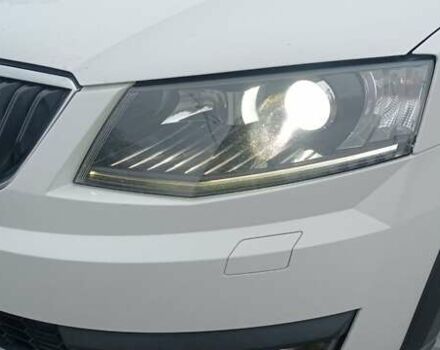 Шкода Октавия Скаут 2015 в Харькове на Automoto.ua Белый Шкода Октавия Скаут, объемом двигателя 1.97 л и пробегом 269 тыс. км за 13699 $, фото 12 на Automoto.ua
