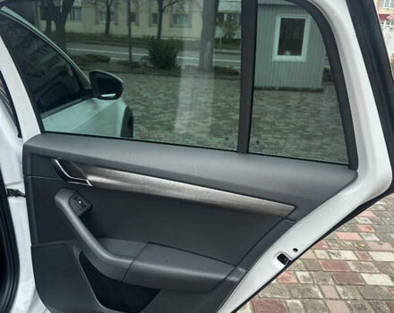 Білий Шкода Octavia Scout, об'ємом двигуна 2 л та пробігом 203 тис. км за 14995 $, фото 50 на Automoto.ua