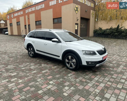 Білий Шкода Octavia Scout, об'ємом двигуна 2 л та пробігом 203 тис. км за 14995 $, фото 24 на Automoto.ua