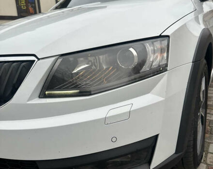 Білий Шкода Octavia Scout, об'ємом двигуна 2 л та пробігом 203 тис. км за 14995 $, фото 19 на Automoto.ua