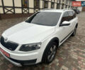Білий Шкода Octavia Scout, об'ємом двигуна 2 л та пробігом 203 тис. км за 14995 $, фото 2 на Automoto.ua