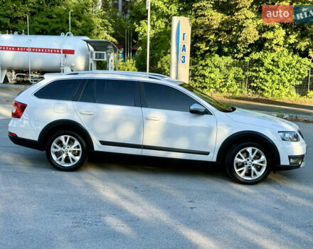 Білий Шкода Octavia Scout, об'ємом двигуна 2 л та пробігом 250 тис. км за 14900 $, фото 12 на Automoto.ua