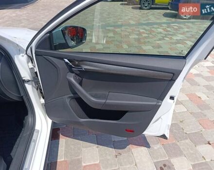 Белый Шкода Октавия Скаут, объемом двигателя 2 л и пробегом 223 тыс. км за 15850 $, фото 36 на Automoto.ua
